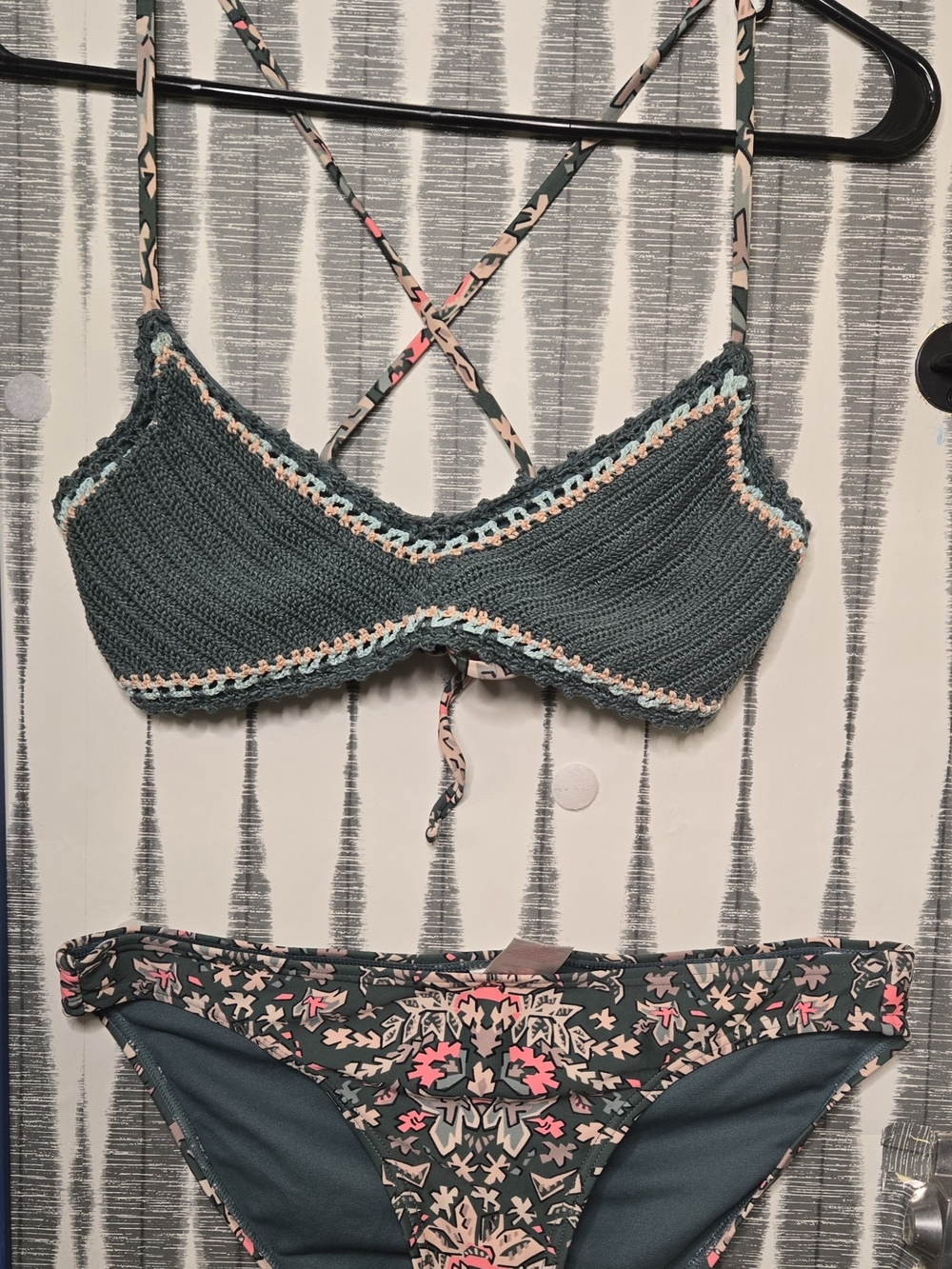 Xhilaration Crochet Bralette Bikini Set Floral Print Women’s Size Medium